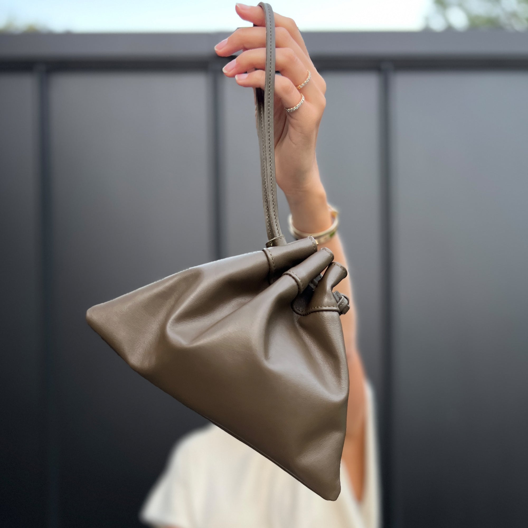 CLACLA  CLUTCH • BRONZE OLIVE